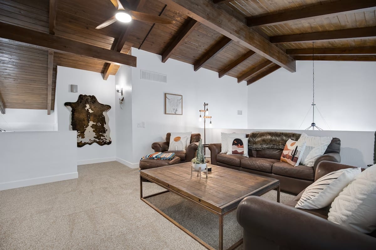 Huge Golf Course Home-Free Heated Pool/Theatre/Gym