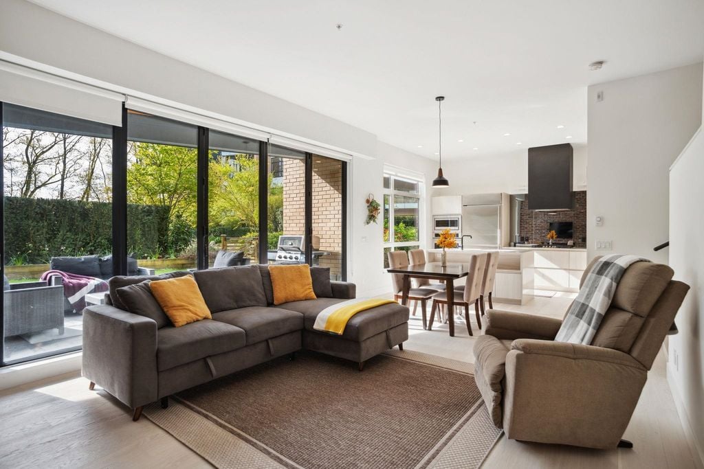 300 Salter St, #106