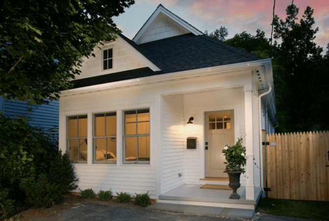 Which Real Estate Agent Helps the Most with Downsizing in Central Massachusetts?