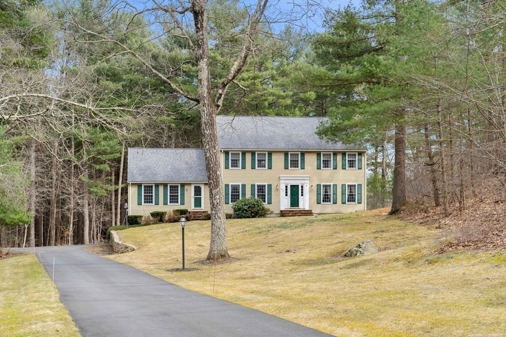 95 Carlton Ln