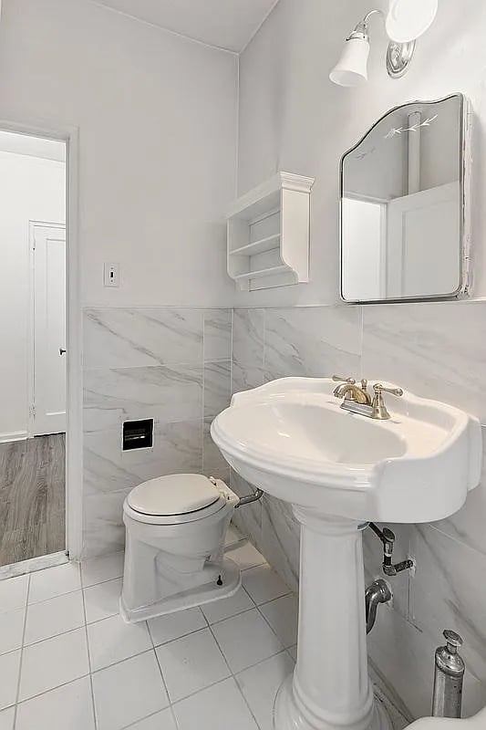 915 E 17th St APT 111