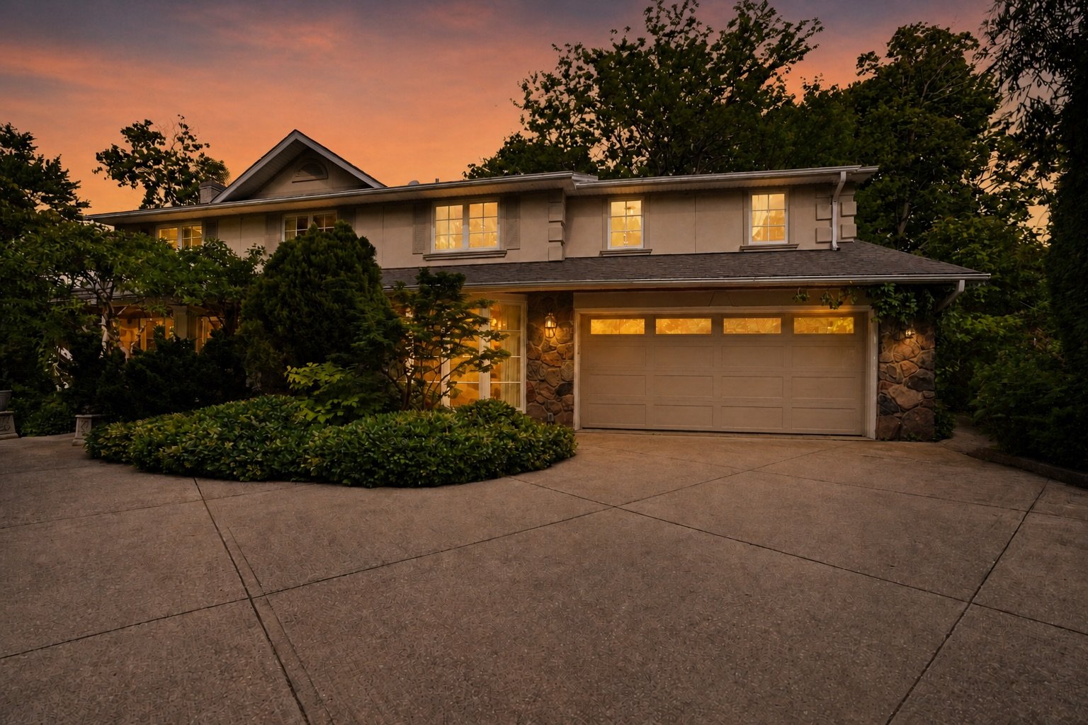 5052 Lakeshore Road, Burlington