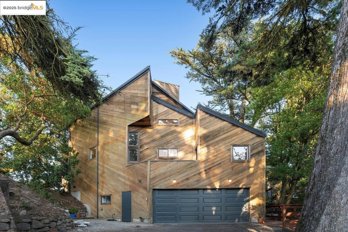 2112 Manzanita Dr