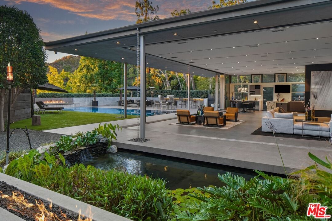 Nova Heights, Loma Vista Dr, 90210