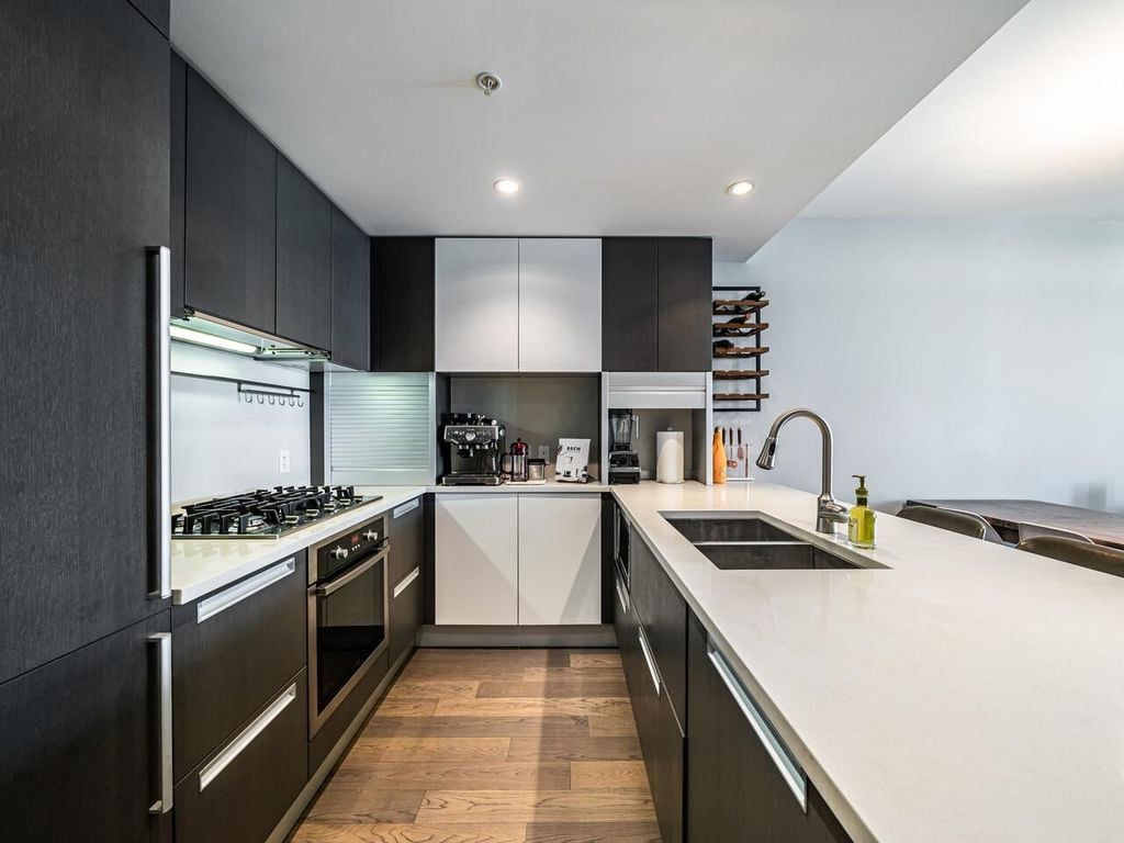 288 W 1st Ave, #1202