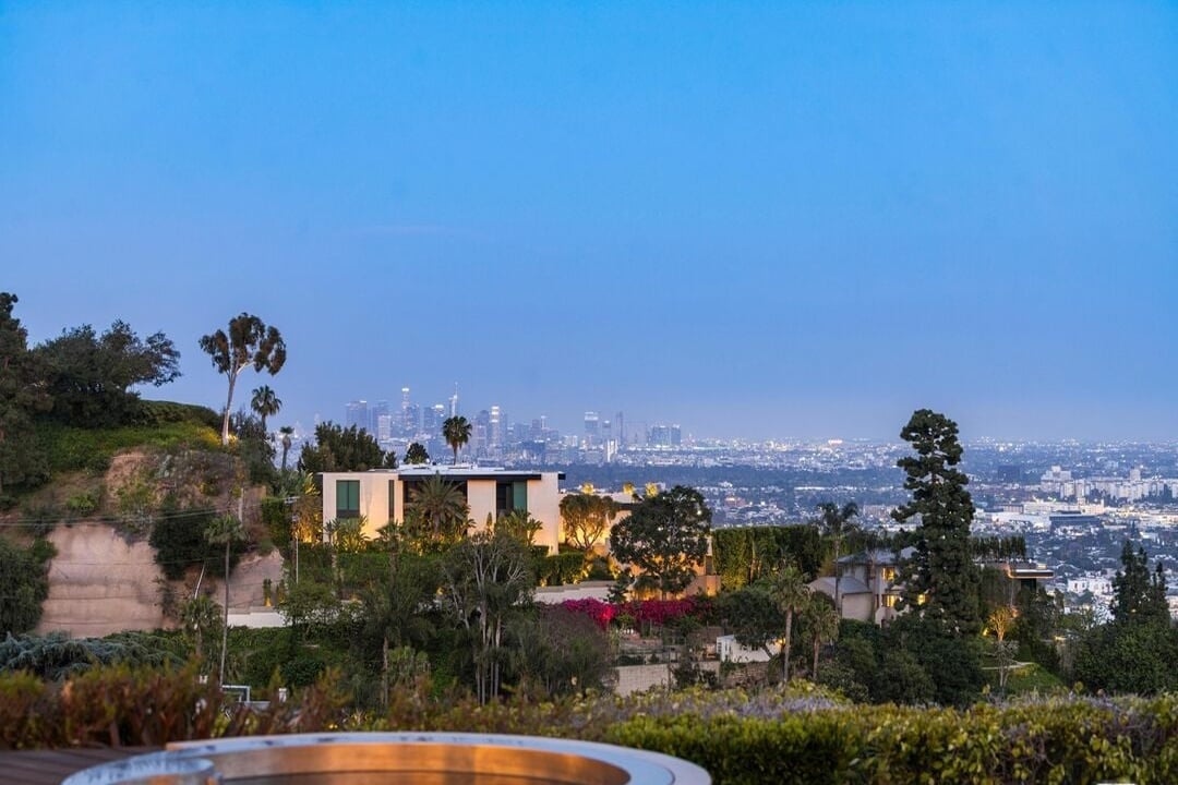 Sierra Mar Dr, 90069