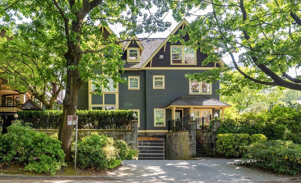 380 W 10th Ave, #PH6