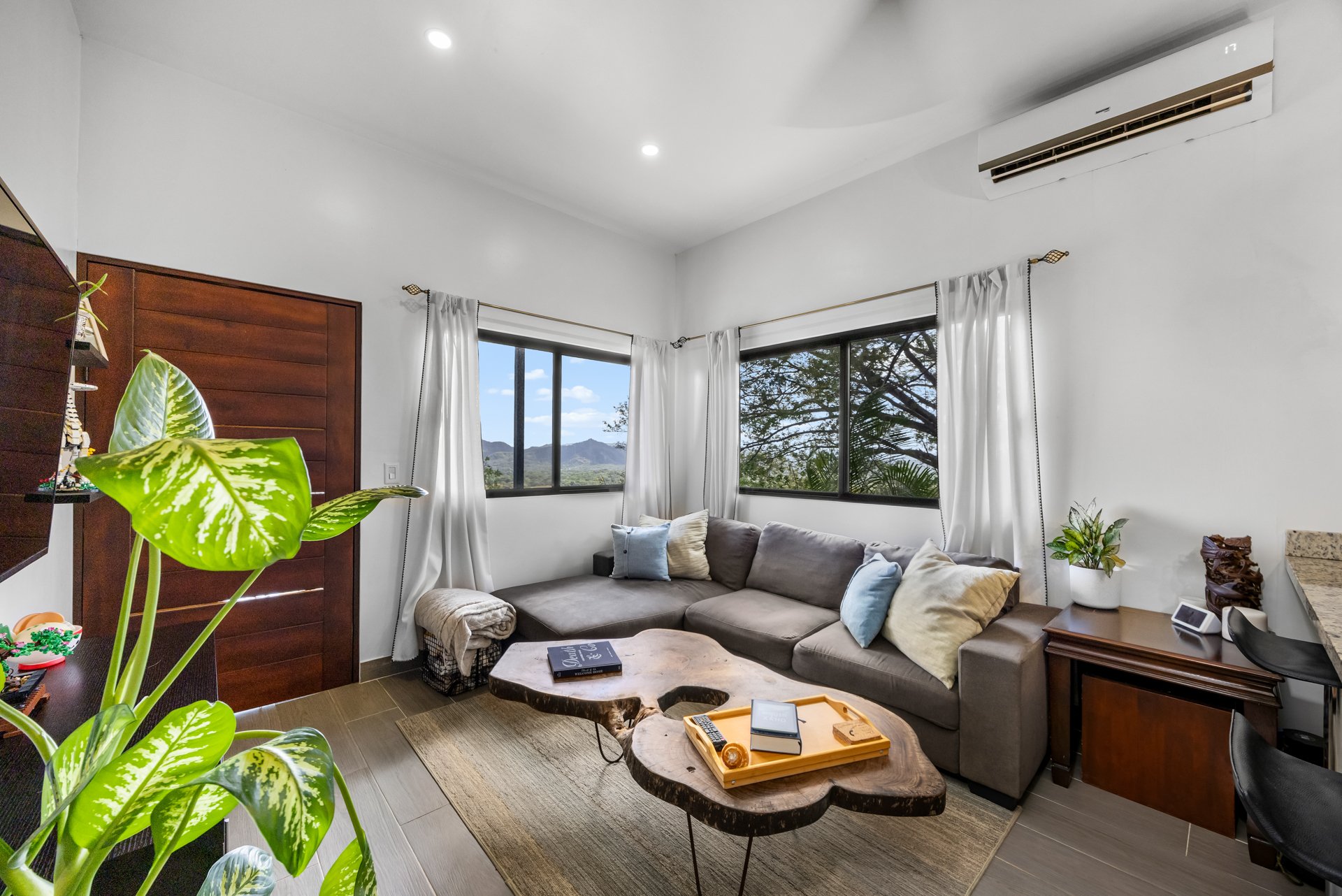 Corona Del Cabo 4 | Main Home + Guest House with Views & Pool – Playa Grande
