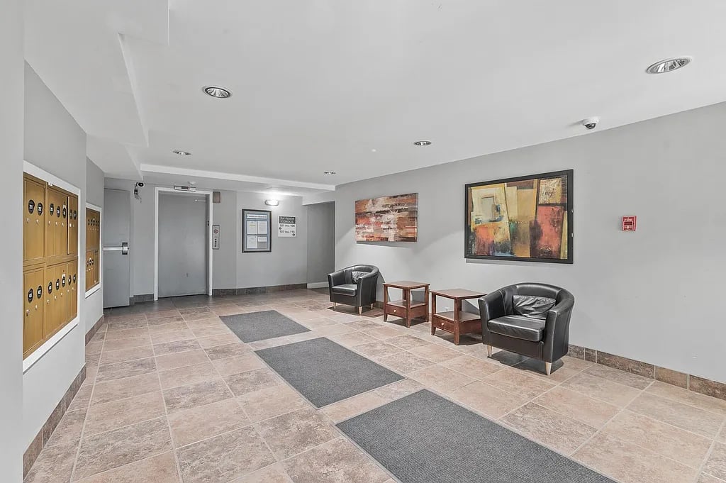 2500 Blaisdell Ave #305