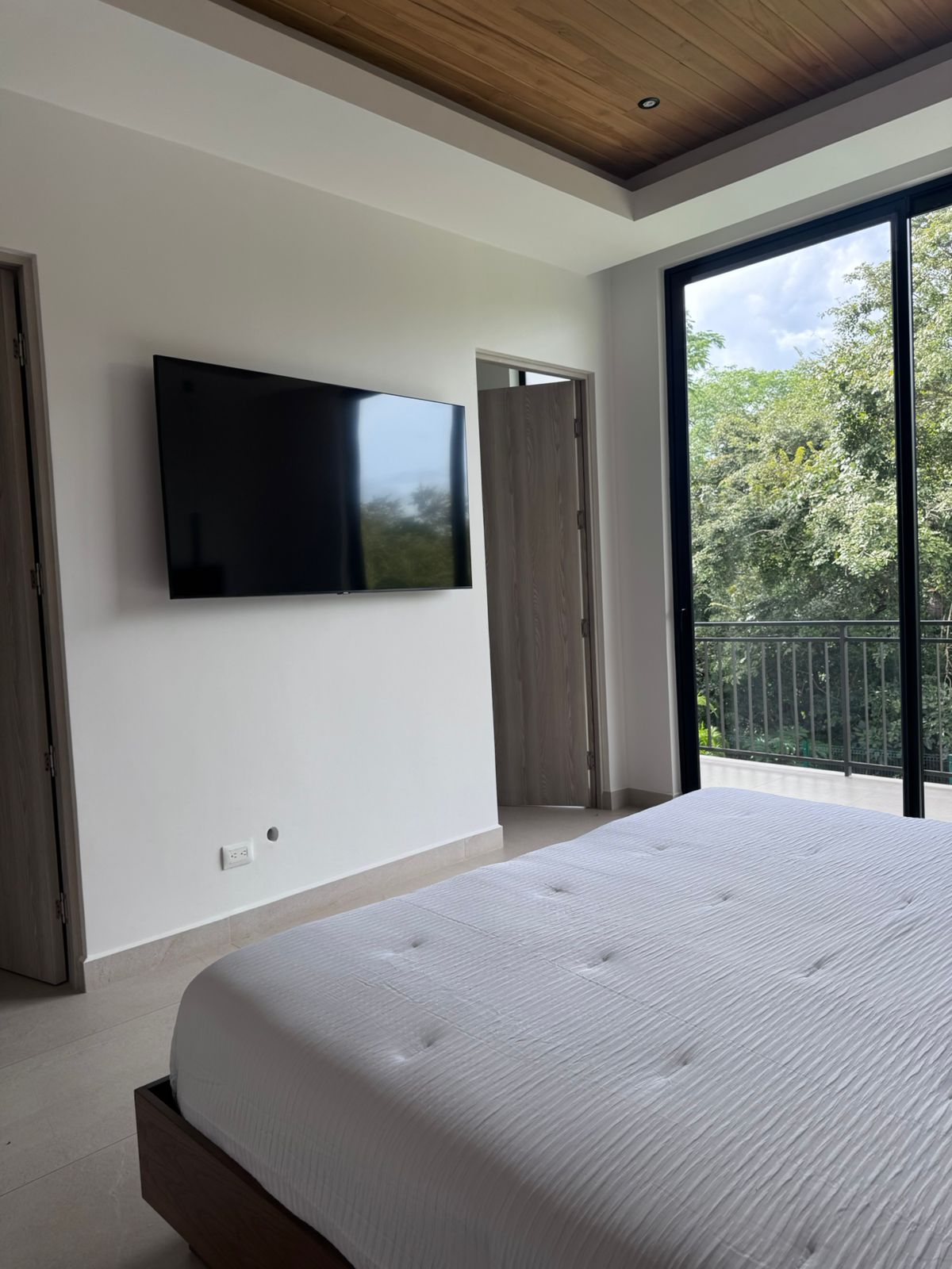 Turnkey Tropical-Modern 4BR Villa with Private Pool in Prestigious Hacienda Pinilla