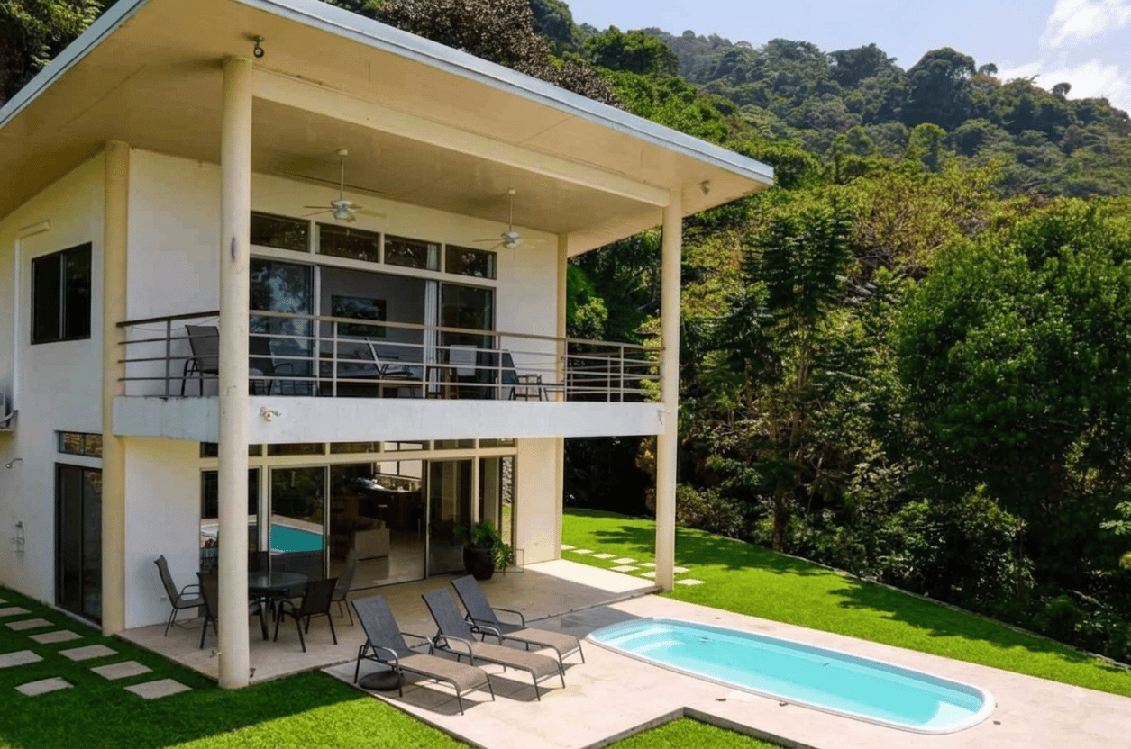 3 Bedroom 2 Story Ocean View Home 10 Min To The Beach, 12.25 Acres!!