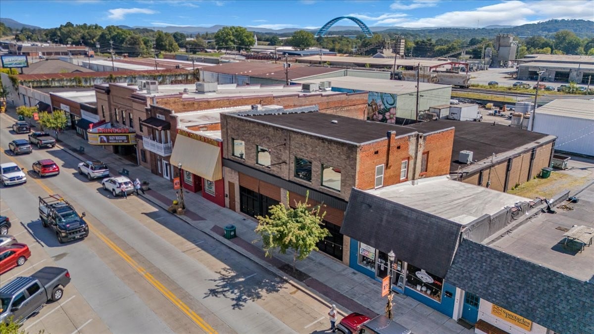 227 S Cedar Ave