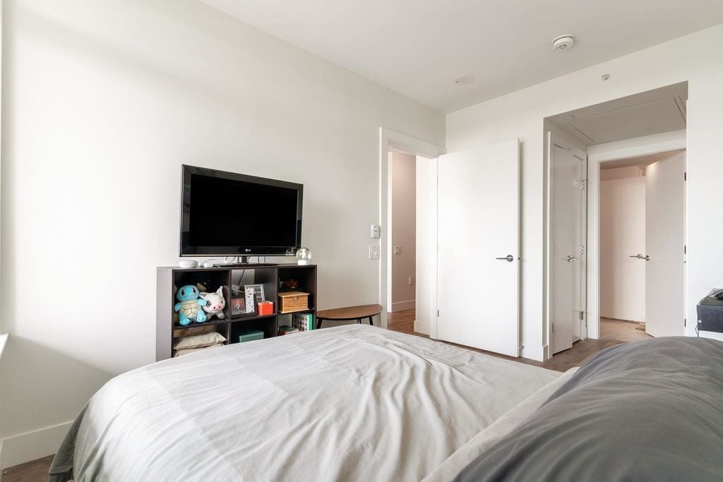 258 Nelson's Crt, #412