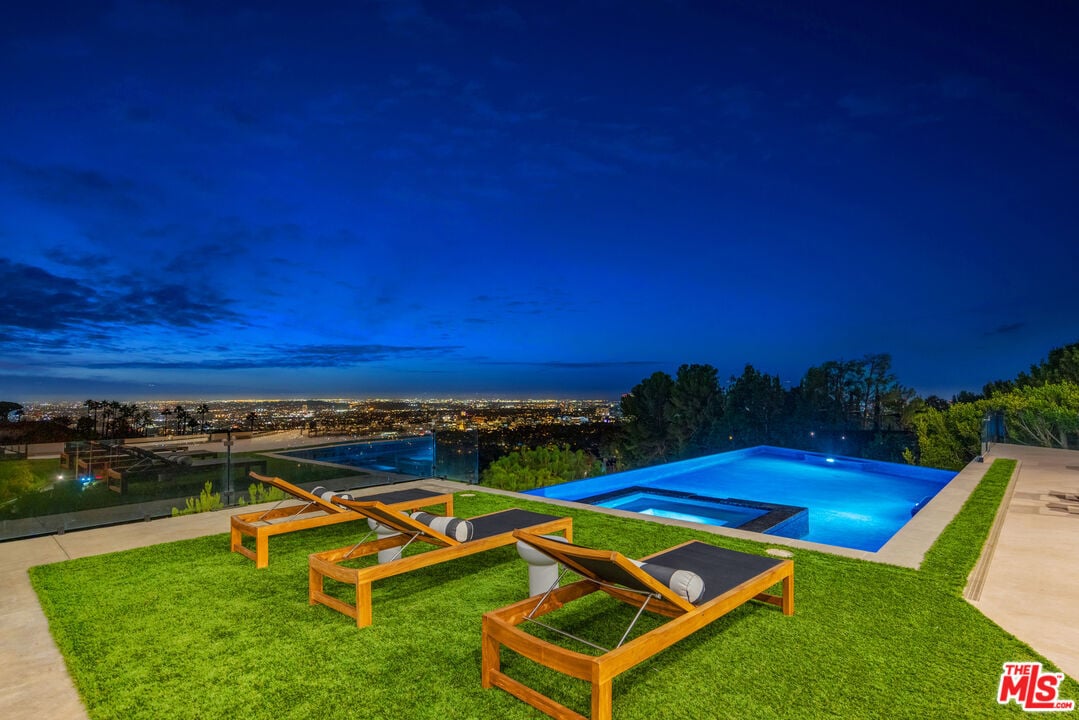 9374 Beverly Crest Dr