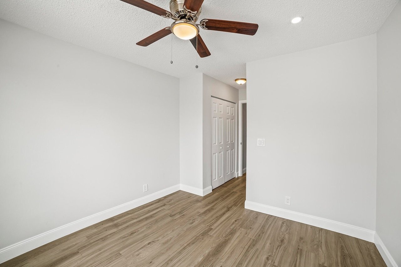 124 Oakwood Dr