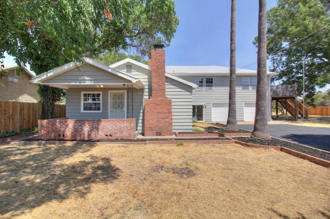 Just Listed: Gorgeous 6 Bedroom Home on Huge Lot
