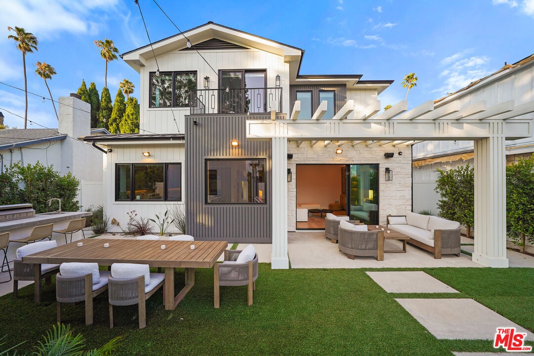 Fairmont Reserve, S Bundy Dr, 90049