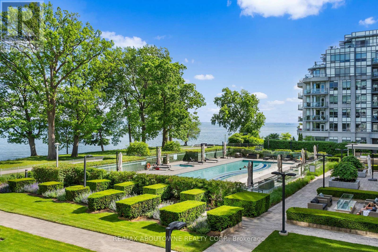 3500 Lakeshore Road W 205