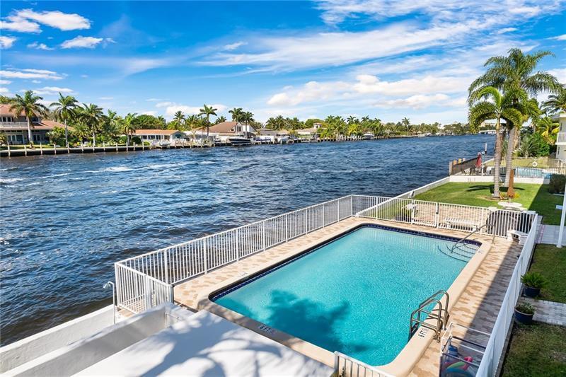 701 S Riverside Dr #203