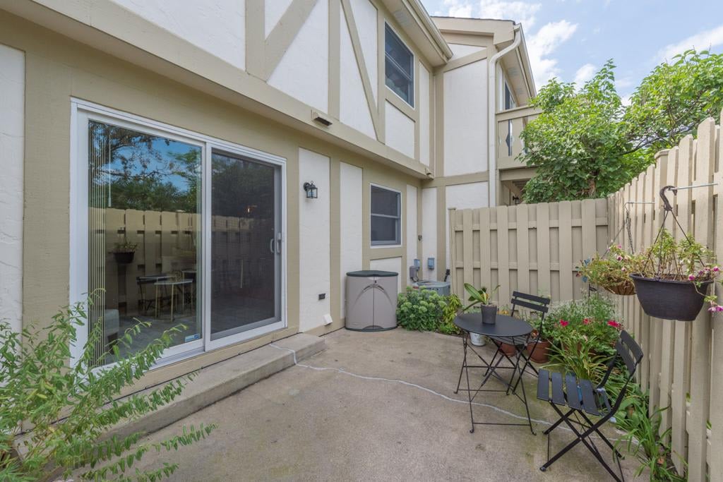 210 Queens Cove
