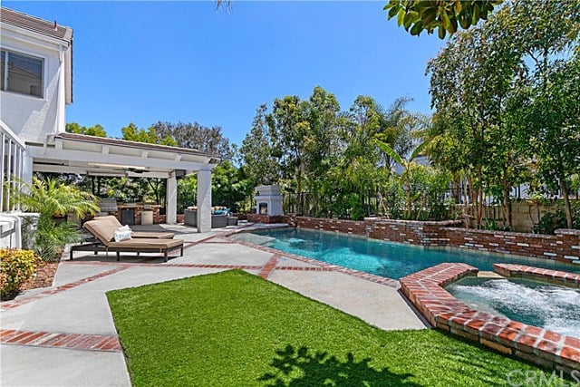 6652 Carriage Circle, Huntington Beach 