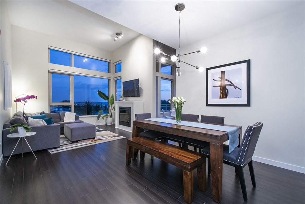 119 W 22nd St, #406