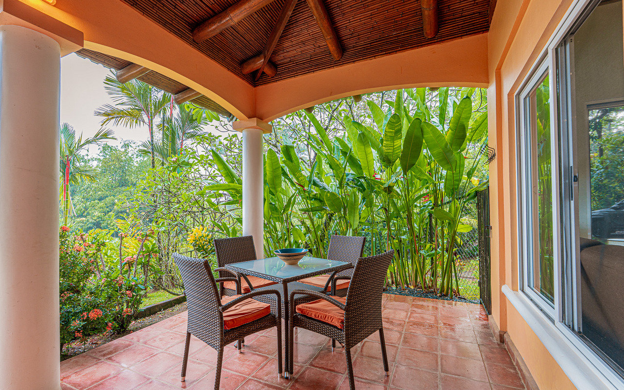 WHALE’S TAIL OCEAN VIEW ESTATE WITH EXTRA LOT 