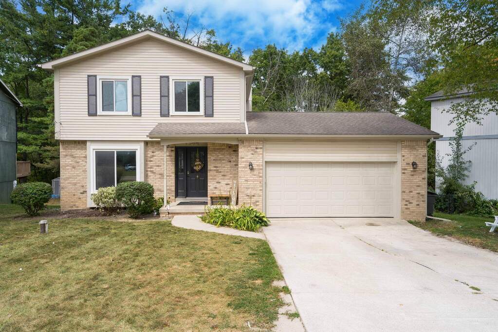 1373 Joan Dr