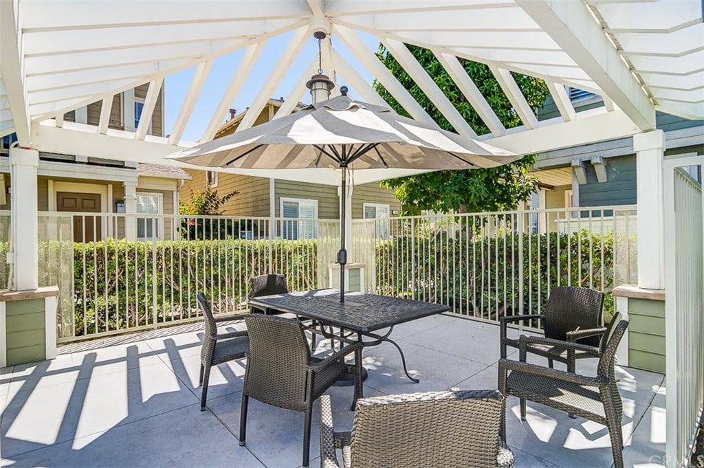 7461 Shelter Cove Cir