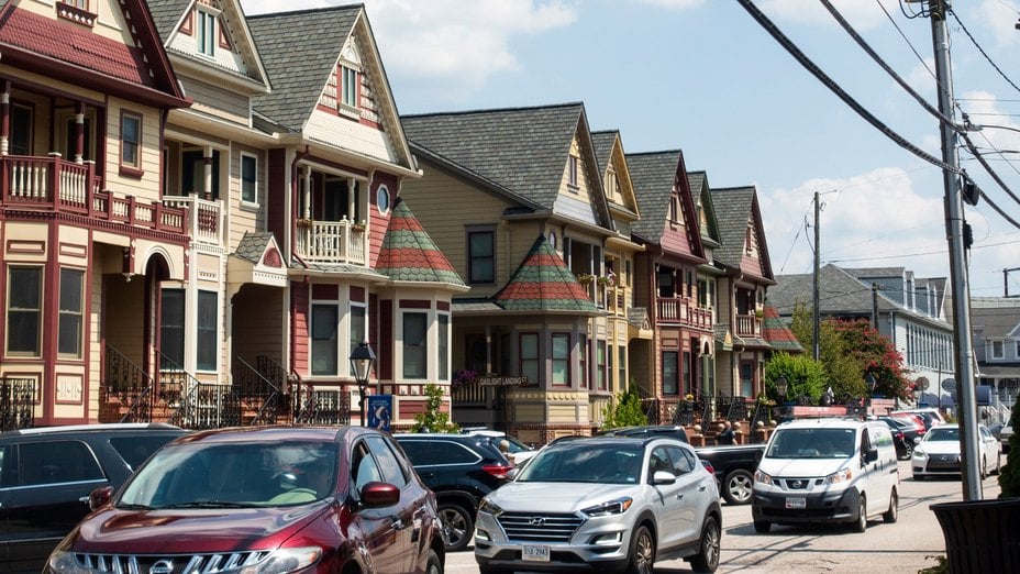 Should You Buy a Home Near a Busy Road? Noise, Value, and Long-Term Appreciation