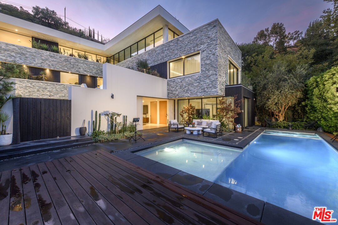 Pinnacle Manor, Willow Glen Rd, 90046