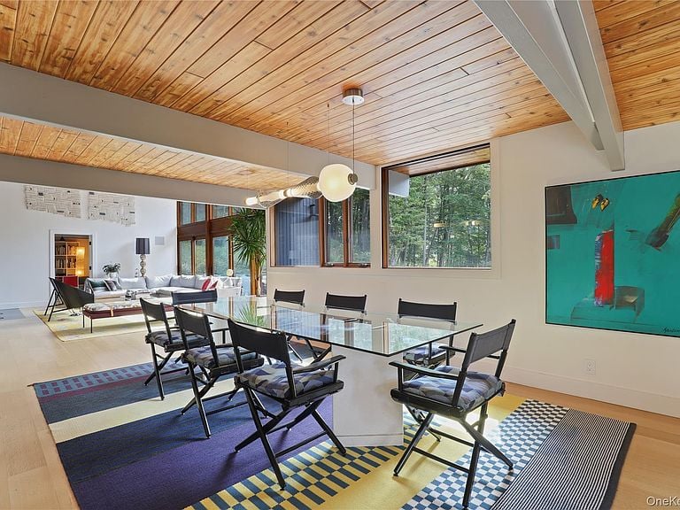 21 Black Spring Road