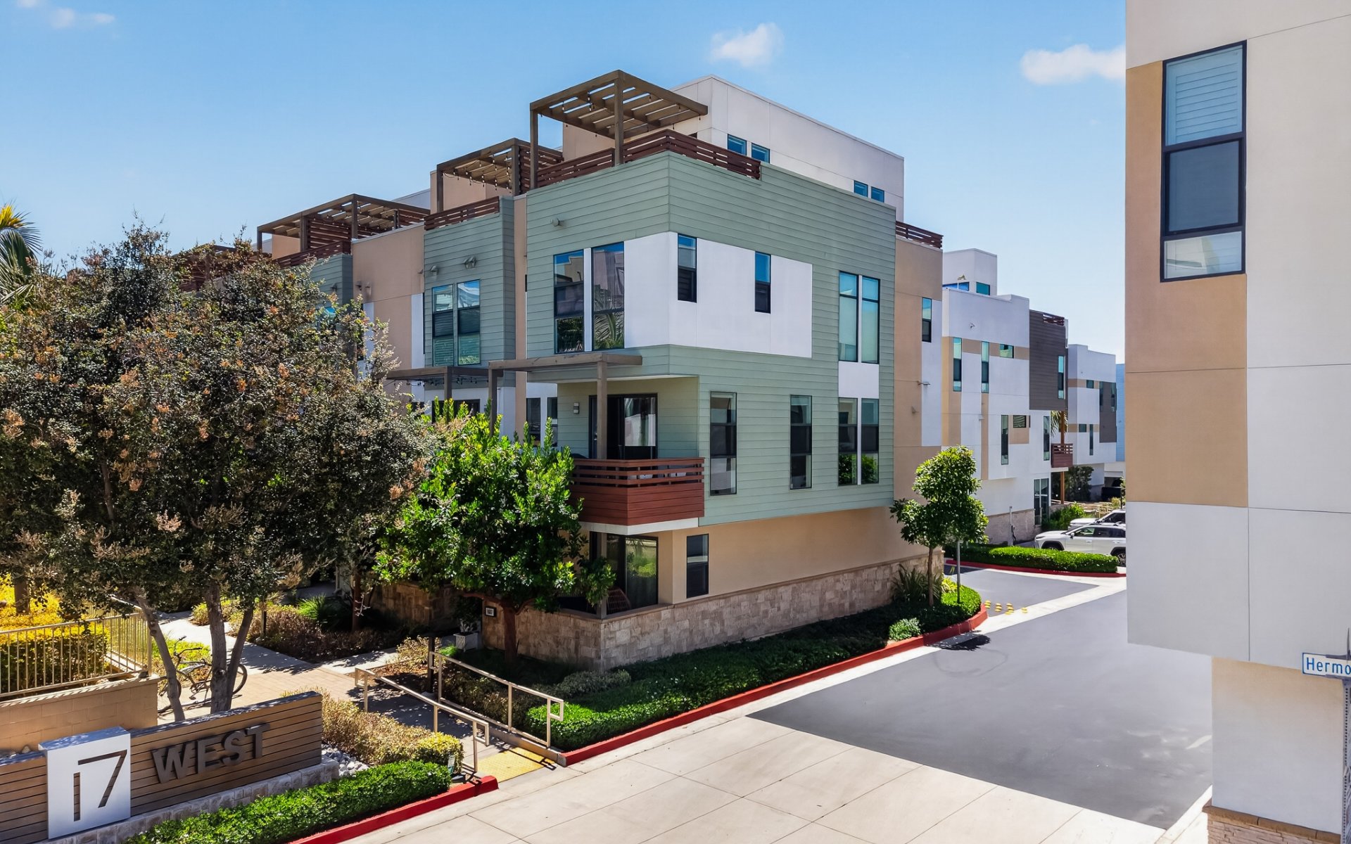 1687 Grand View