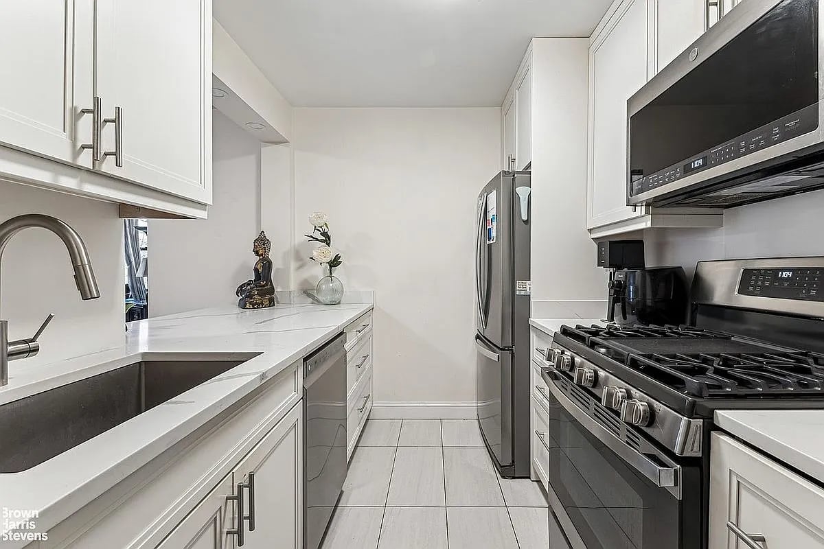 330 3rd Ave Apt 3-G