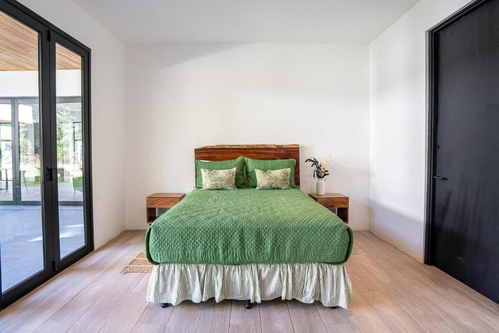 Casa Vista Verde | Contemporary 3-Bed Luxury Home with Pool in Exclusive Catalina Cove