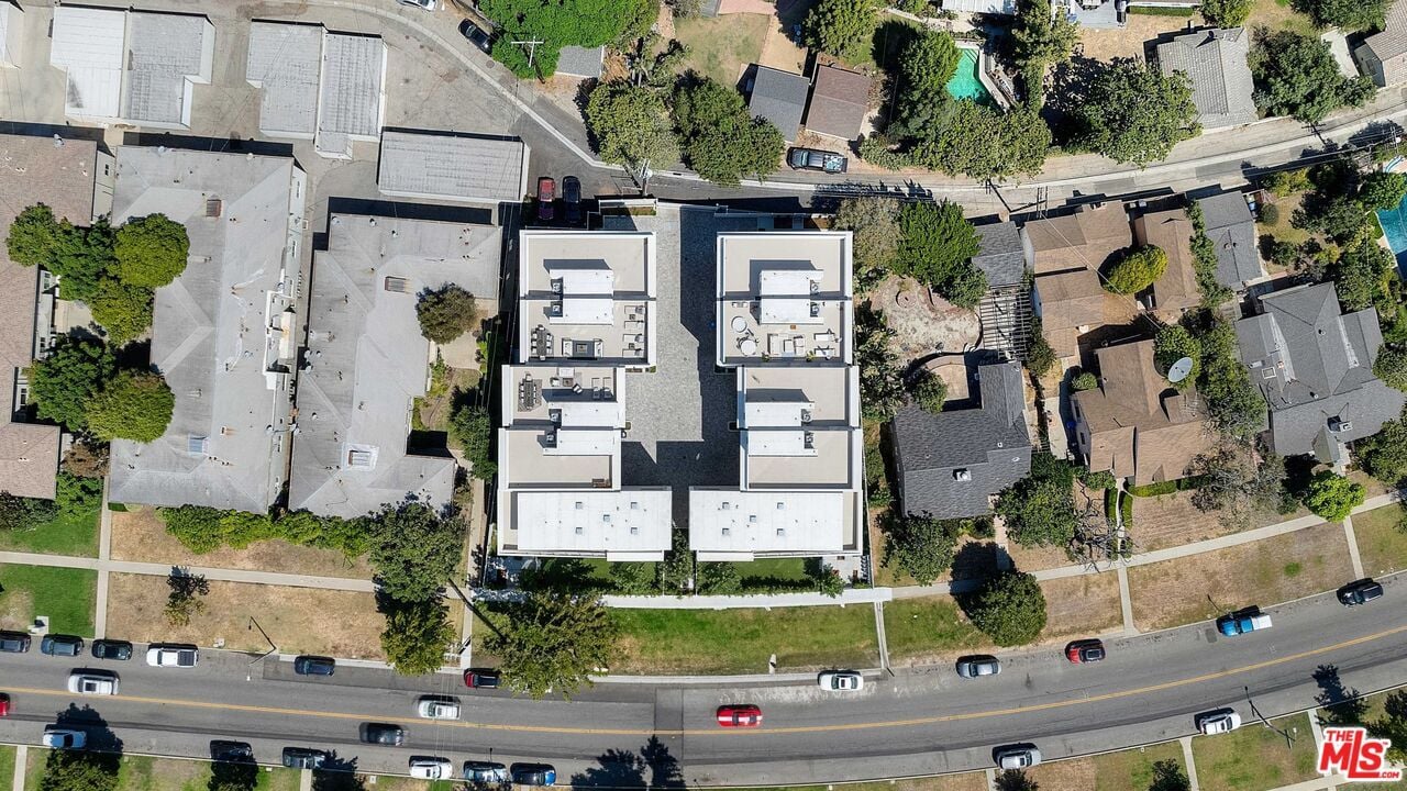 3230 S Barrington Ave