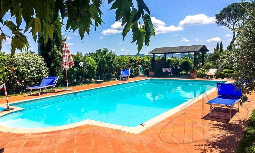 19th Century Farmhouse Near Lake Trasimeno