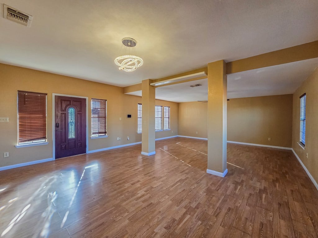 2101 Pershing Cir