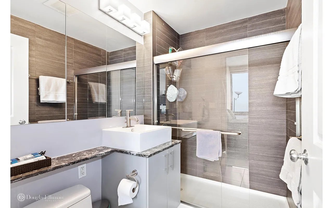 5-49 Borden Ave, #PHC