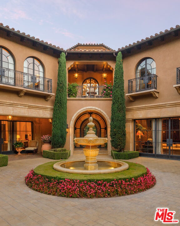 38 Beverly Park Cir
