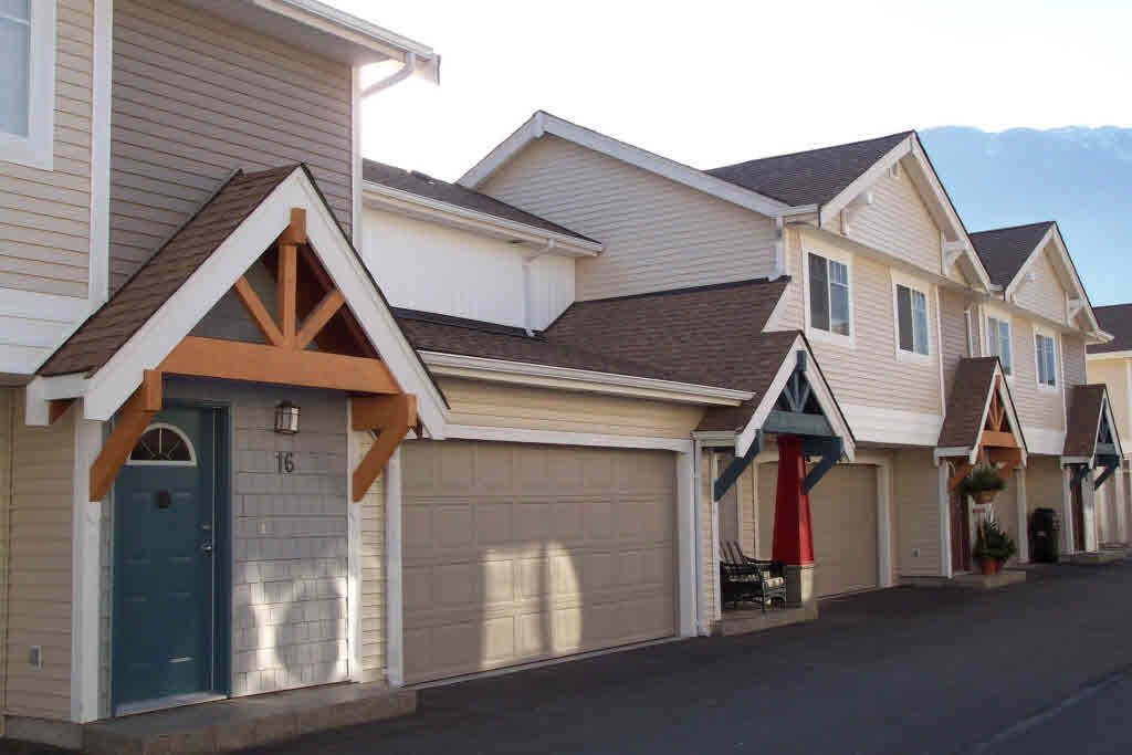 1821 Willow Cres, #10