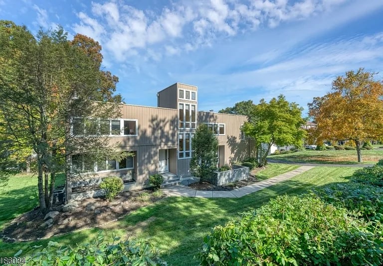 10 High Mountain Trl