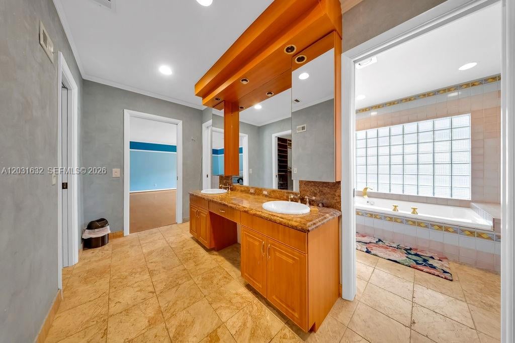 8820-n-lake-dasha-drive-plantation-fl-home-for-sale-bathroom