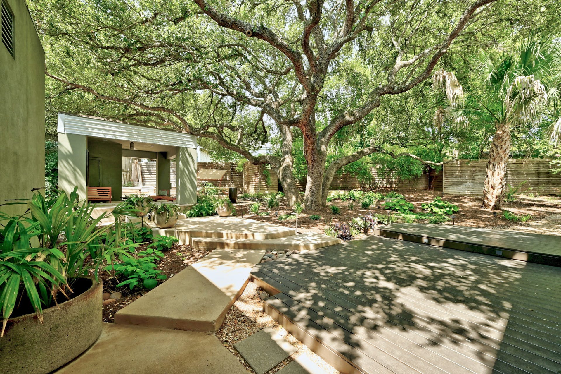 2700 De Soto DR