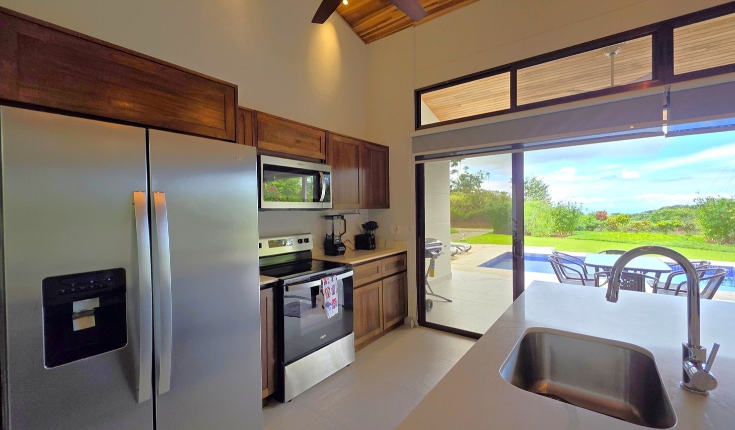 Tropical Turnkey Retreat in Gated Community