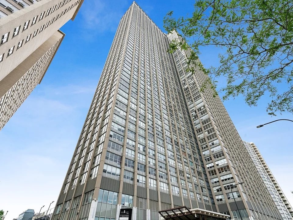 655 W Irving Park Rd APT 2501