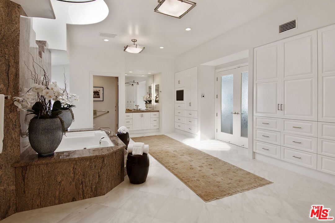 Solis Crest, Broad Beach Rd, 90265