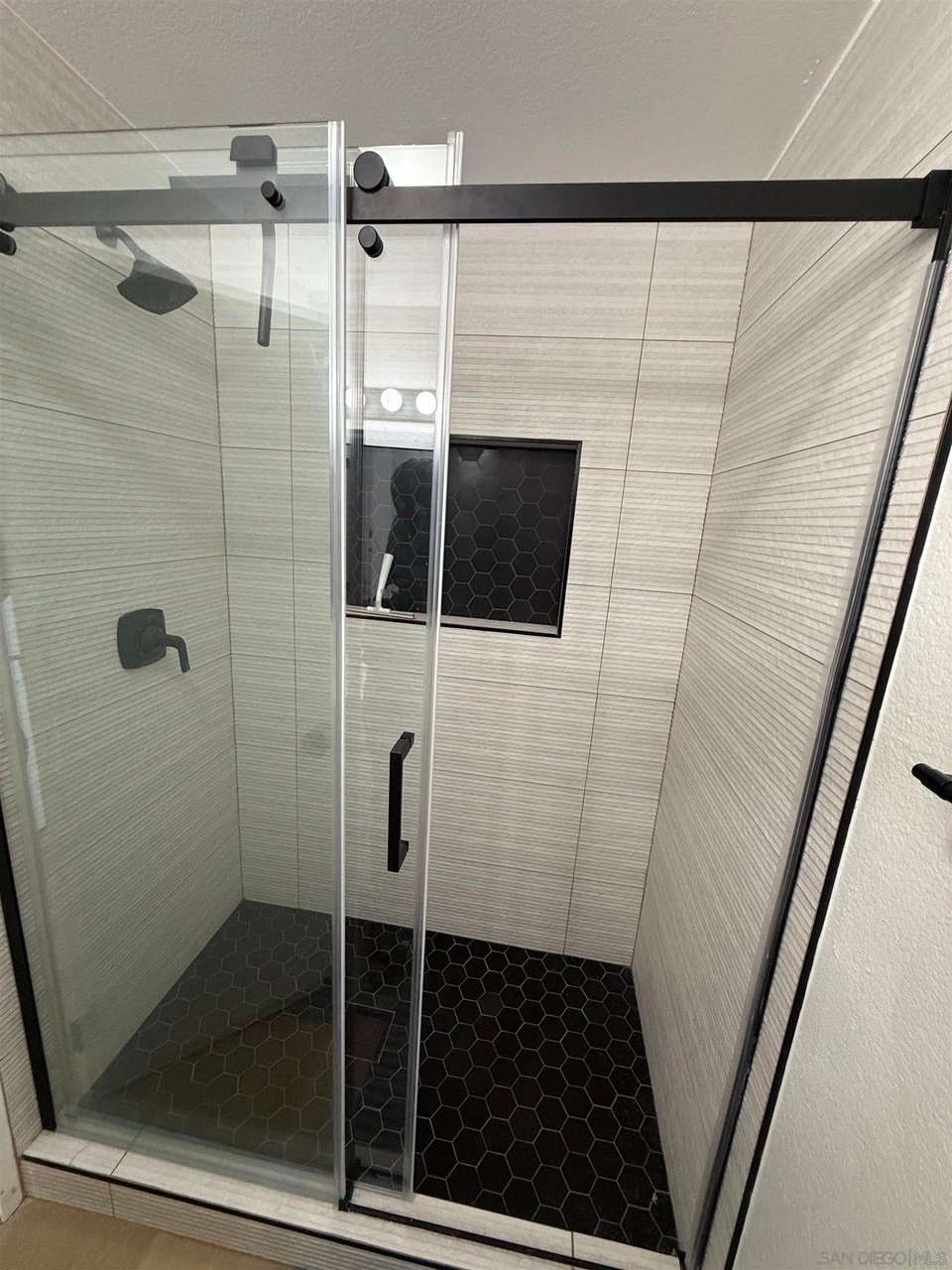 7048 Camino Degrazia #237, San Diego, CA 92111