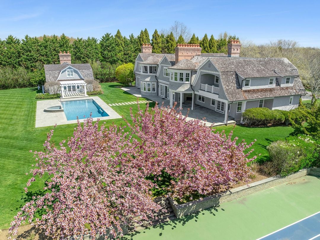 672 Halsey Ln