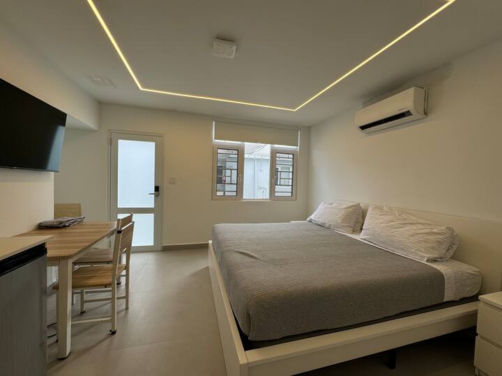 Beach House Apt 8 • King Studio w/ Kitchenette - Airbnb